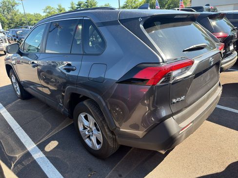 Used 2021 Toyota RAV4 LE AWD/4WD image 3