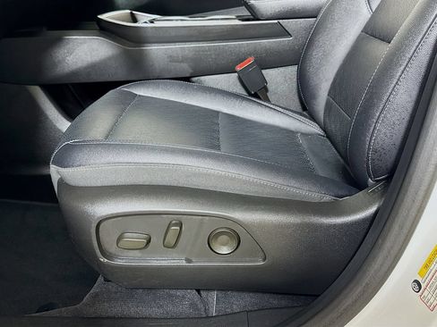 Certified 2025 Chevrolet Equinox LT w/ Convenience Package II FWD image 17