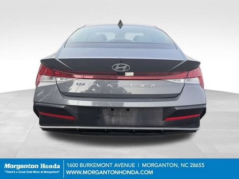 Used 2025 Hyundai Elantra SEL FWD image 8
