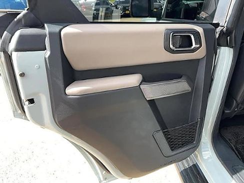 Used 2022 Ford Bronco Wildtrak image 11