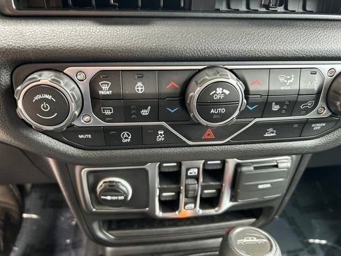 New 2025 Jeep Gladiator Sport image 16