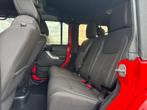 Used 2015 Jeep Wrangler Unlimited Sahara w/ Dual Top Group image 17