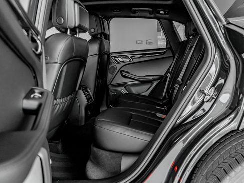 Certified 2026 Porsche Macan AWD/4WD image 23