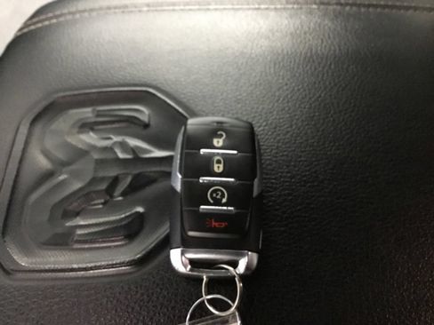 Used 2024 RAM 1500 Laramie AWD/4WD image 10