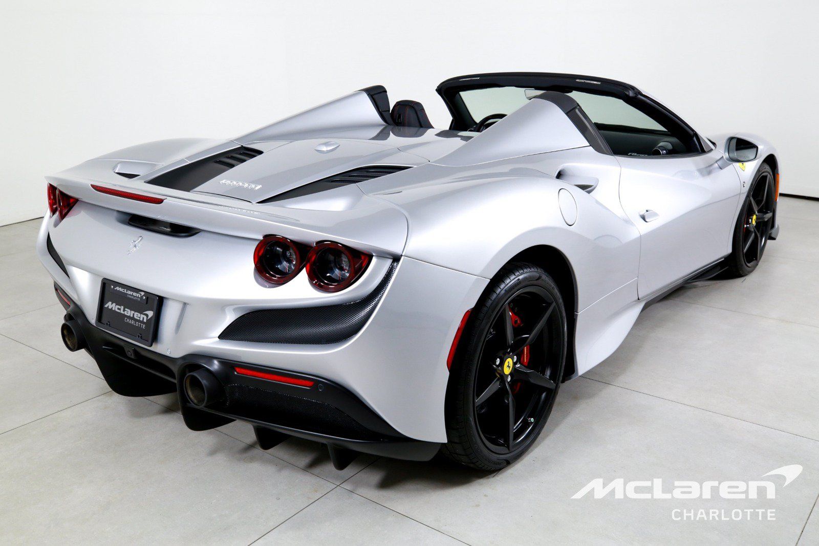 Used 2022 Ferrari F8 Tributo RWD image 9