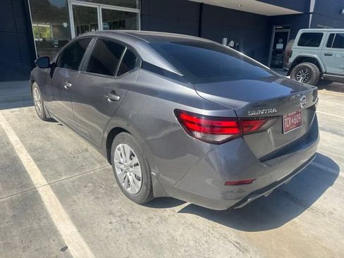 Used 2022 Nissan Sentra S FWD image 2