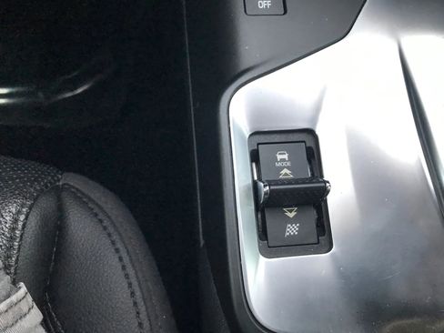 Used 2018 Jaguar E-PACE S image 28