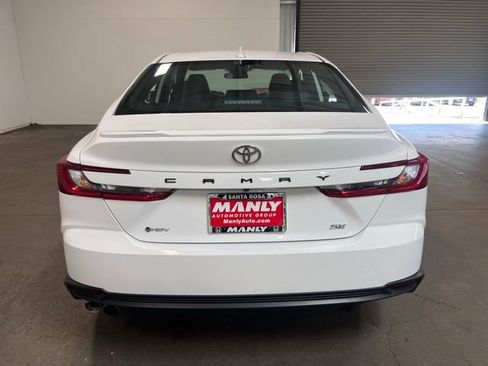 Used 2025 Toyota Camry SE FWD image 4