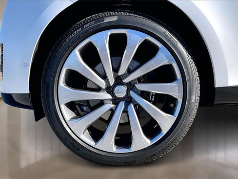 New 2025 Land Rover Range Rover SE image 12