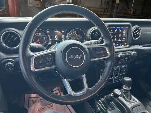 Used 2021 Jeep Gladiator Overland AWD/4WD image 21