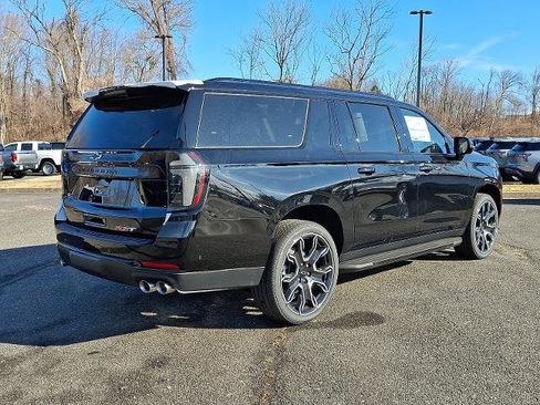 New 2026 Chevrolet Suburban RST w/ RST Capability Package image 4