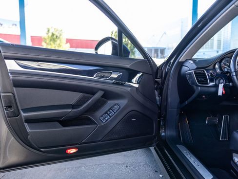 Used 2015 Porsche Panamera image 36