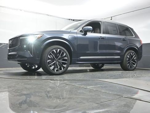 New 2026 Volvo XC90 T8 Plus w/ Protection Package Premier image 36