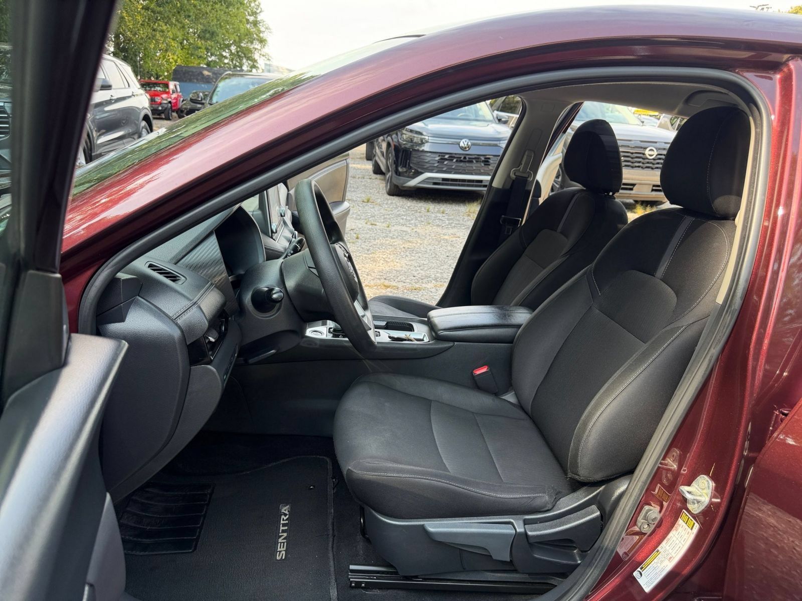 Used 2025 Nissan Sentra SV FWD image 25