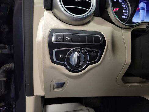 Used 2018 Mercedes-Benz GLC 300 4MATIC image 23