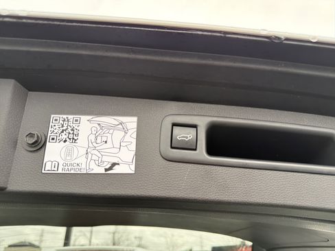 Used 2024 Toyota Highlander XLE image 30