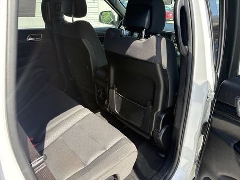 Used 2019 Jeep Grand Cherokee Laredo AWD/4WD image 34