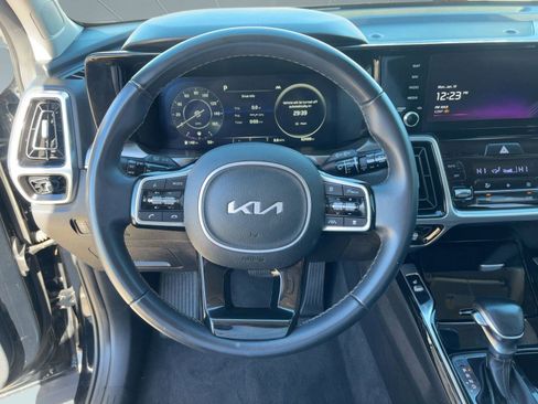 Used 2023 Kia Sorento SX image 4