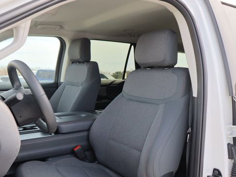 Used 2025 Ford Expedition Active image 12