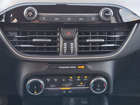 Used 2022 Ford Escape SE image 20