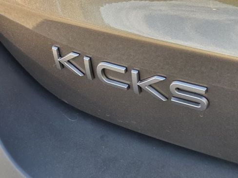 Used 2025 Nissan Kicks SR w/ Illumination Package FWD image 34