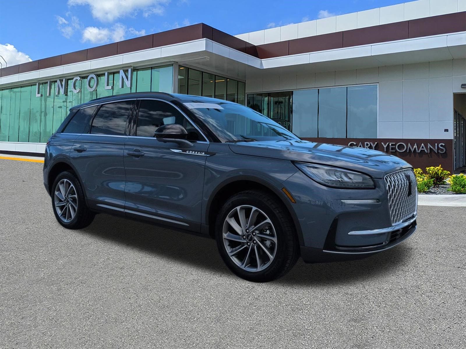 Used 2026 Lincoln Corsair Premiere FWD image 2