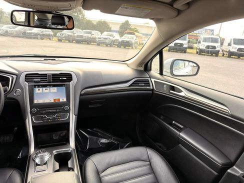 Used 2018 Ford Fusion SE w/ Equipment Group 602A FWD image 27