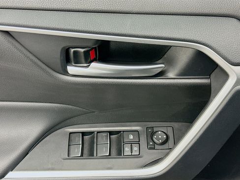 Used 2025 Toyota RAV4 XLE image 15
