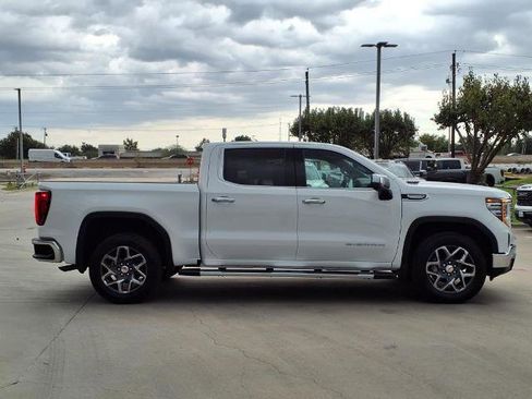 New 2026 GMC Sierra 1500 SLT image 2