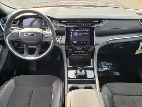 New 2025 Jeep Grand Cherokee L Laredo image 17