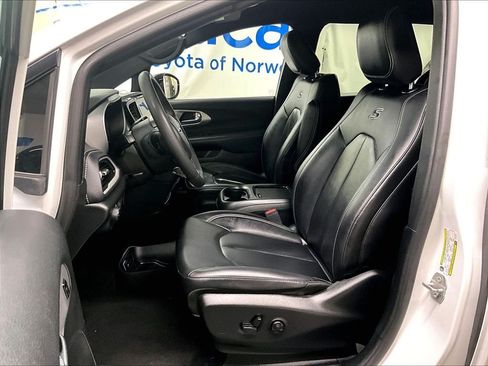 Used 2024 Chrysler Pacifica Limited FWD image 10