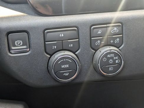 Used 2025 Chevrolet Silverado 2500 LT w/ Trail Boss Package AWD/4WD image 48