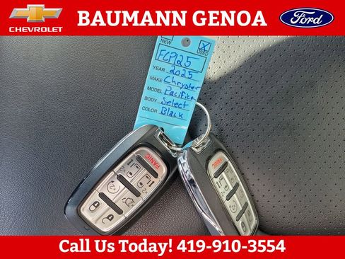 Used 2025 Chrysler Pacifica Select FWD image 29
