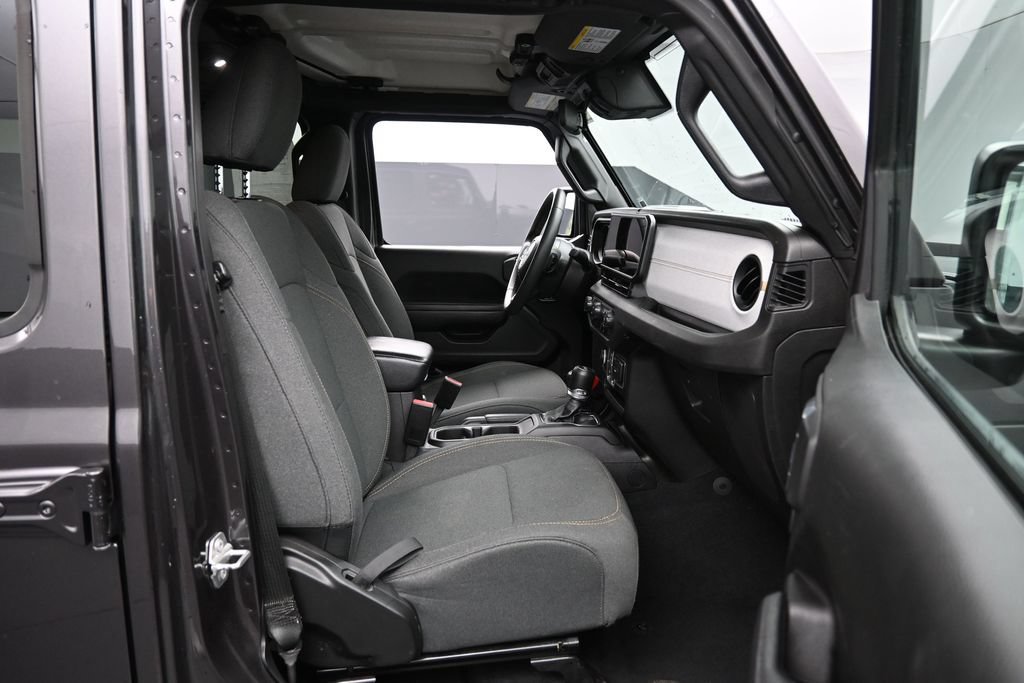 Used 2024 Jeep Wrangler Unlimited AWD/4WD image 27