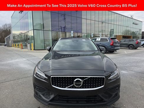 Certified 2025 Volvo V60 B5 Cross Country Plus image 2