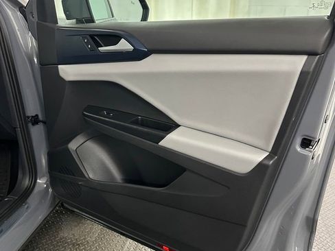 Used 2022 Volkswagen Taos SE w/ Panoramic Sunroof Package image 32