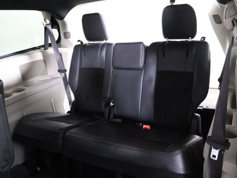 Used 2020 Dodge Grand Caravan SXT FWD image 32