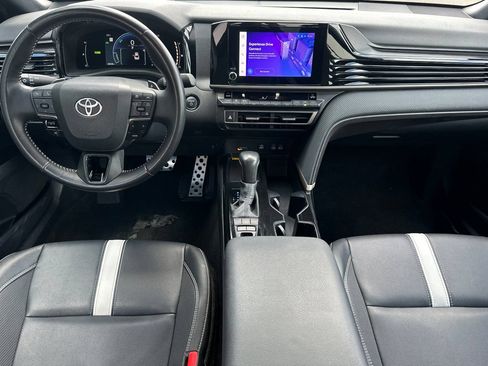 Used 2025 Toyota Camry SE FWD image 15