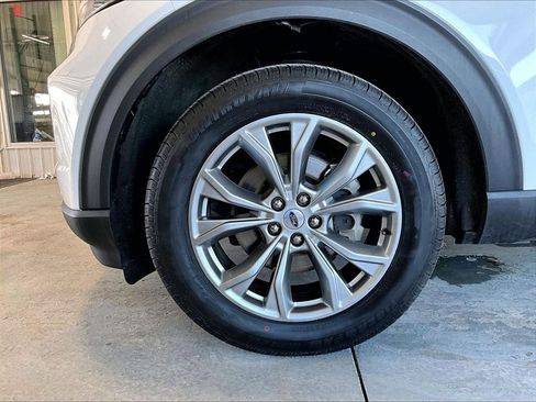 Used 2023 Ford Explorer Limited image 7
