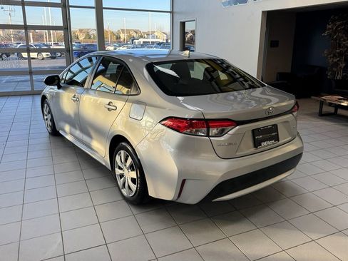 Used 2020 Toyota Corolla LE image 3