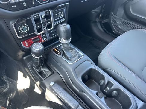 Used 2025 Jeep Wrangler Unlimited Rubicon w/ Convenience Group image 15