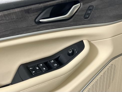 Used 2022 Jeep Grand Cherokee Limited image 17