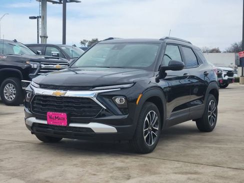 New 2025 Chevrolet TrailBlazer LT w/ Convenience Package image 2