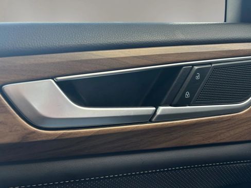 Used 2024 Volkswagen Atlas SE image 11