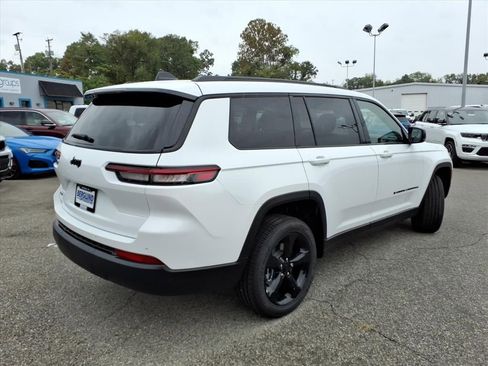 New 2025 Jeep Grand Cherokee L Altitude image 4