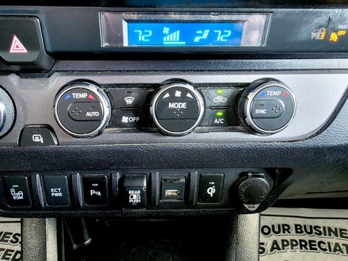 Used 2021 Toyota Tacoma TRD Off-Road w/ Technology Package image 12