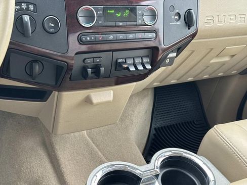 Used 2009 Ford F250 Lariat image 20