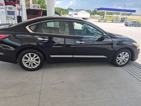 Used 2015 Nissan Altima 2.5 S w/ Sport Value Package FWD image 4