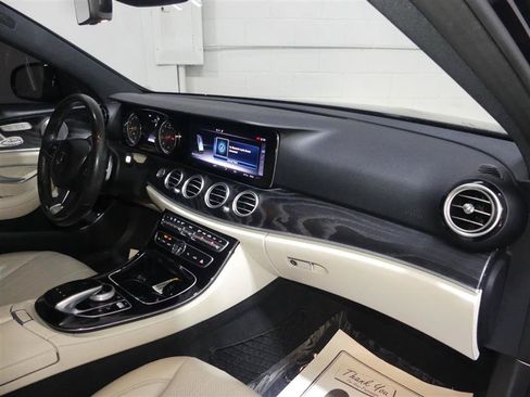 Used 2017 Mercedes-Benz E 300 4MATIC image 25
