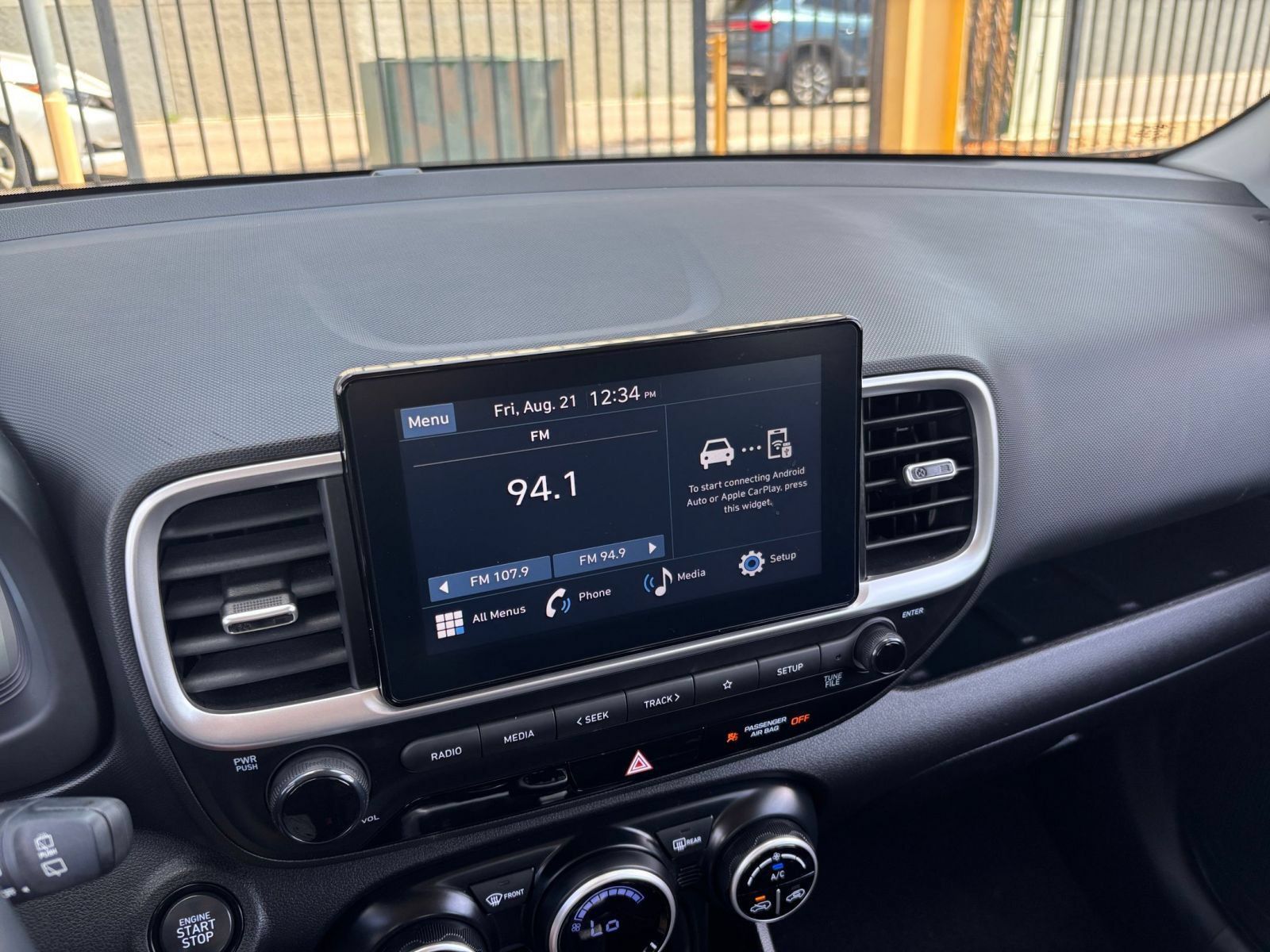 Used 2025 Hyundai Venue SEL FWD image 19